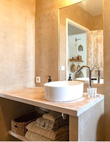 Suite Sur La Sorgue LʼIsle-sur-la-Sorgue Extérieur photo